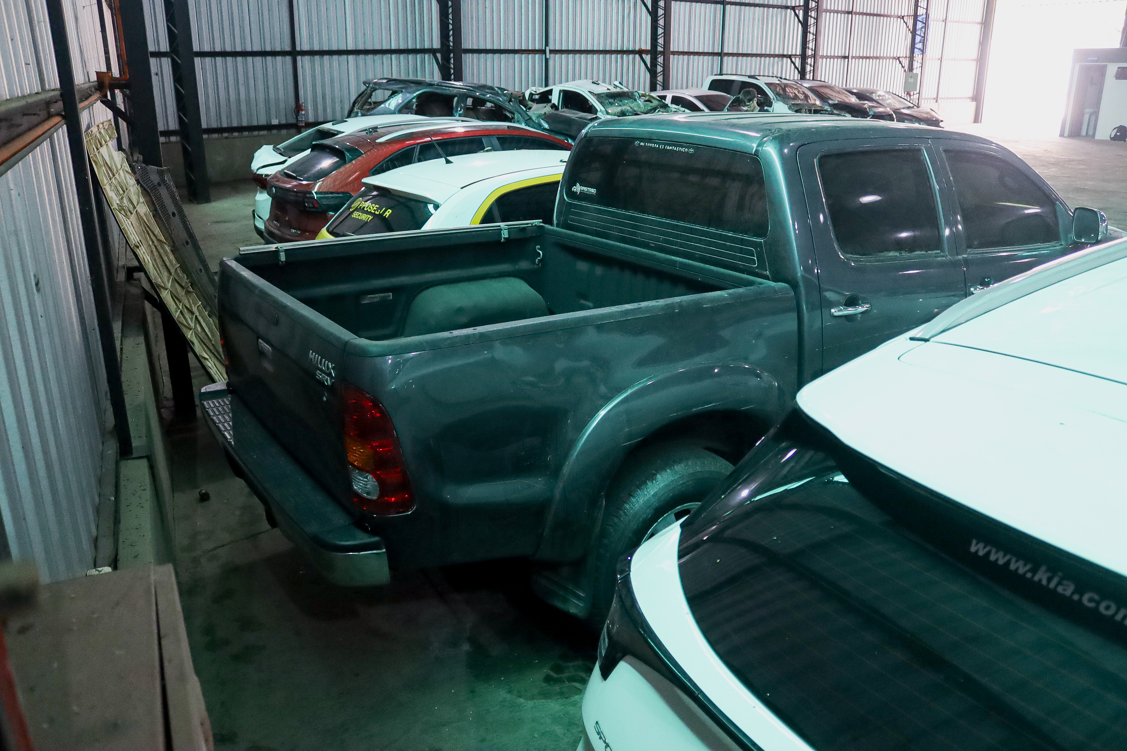 Imagen TOYOTA HILUX (GRIS)