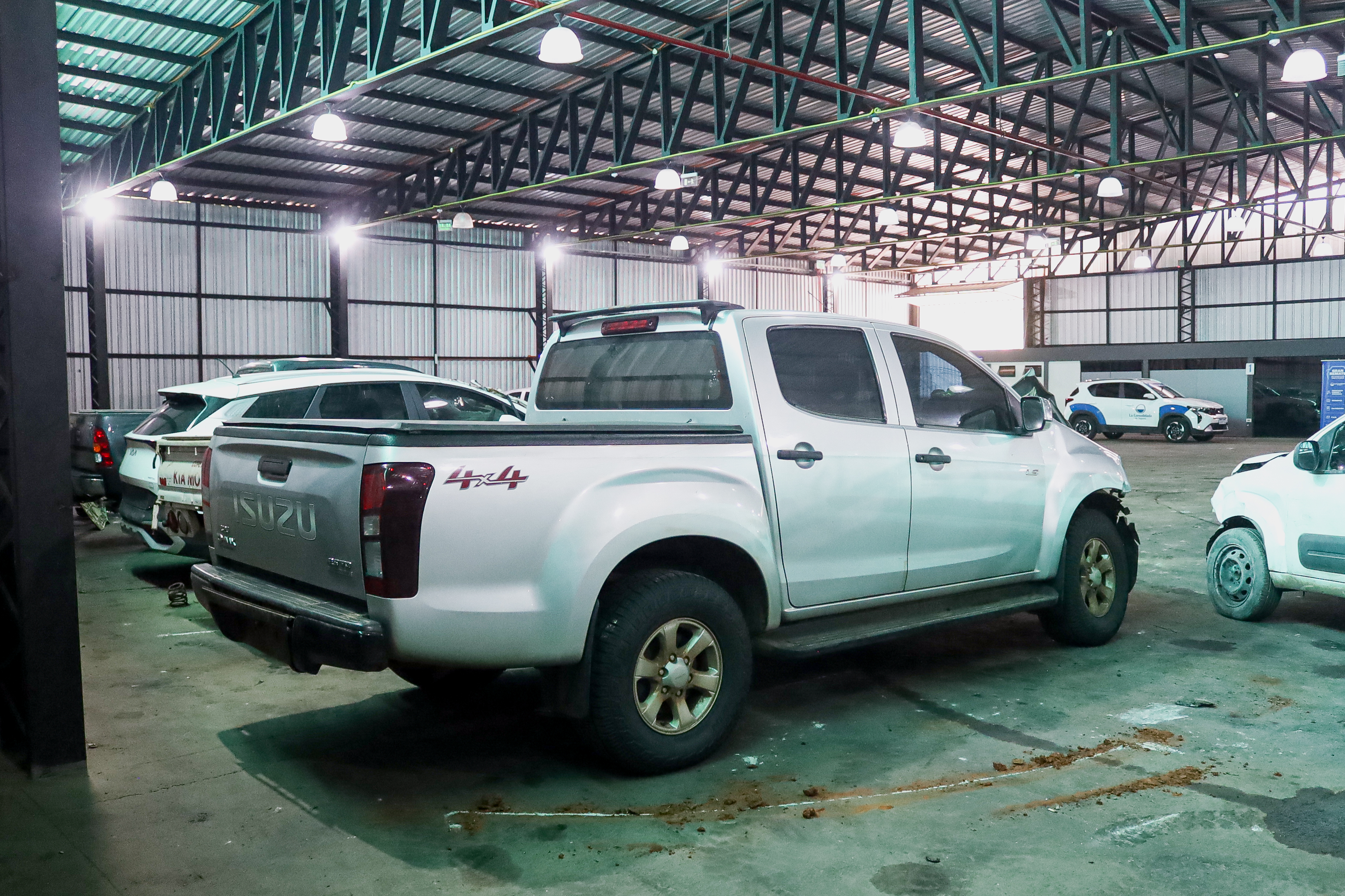 Imagen ISUZU D-MAX  * (GRIS)