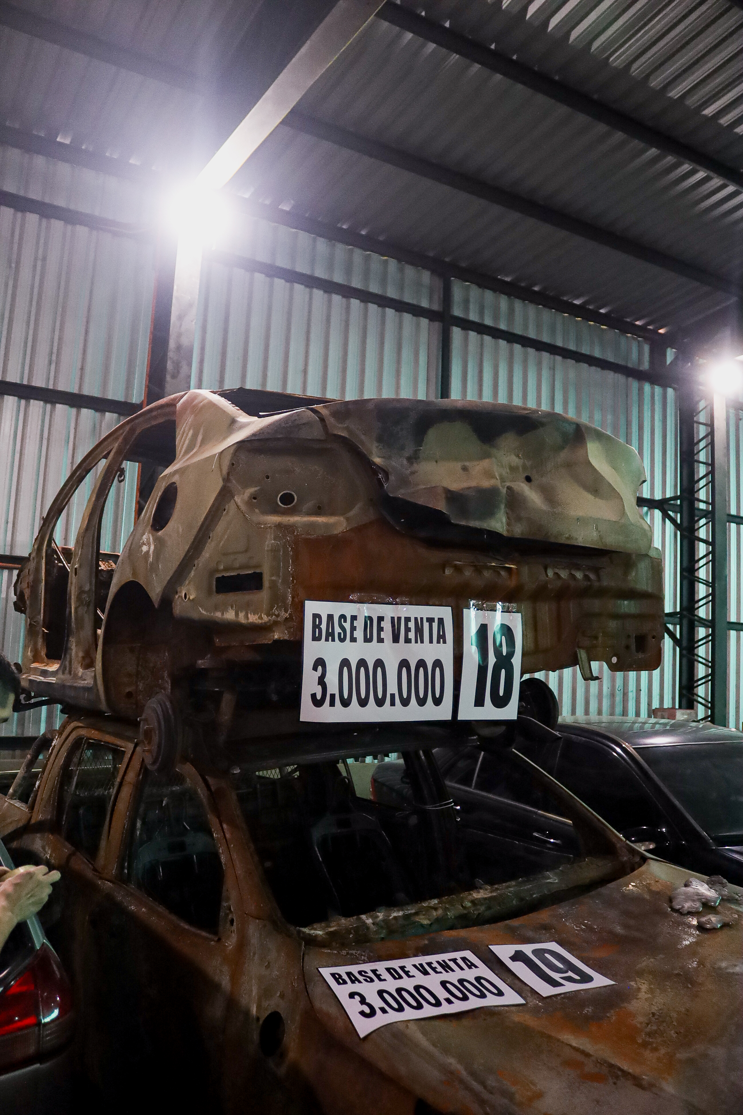 Imagen KIA SOLUTO (CHATARRA - INCENDIADO) (GRIS)