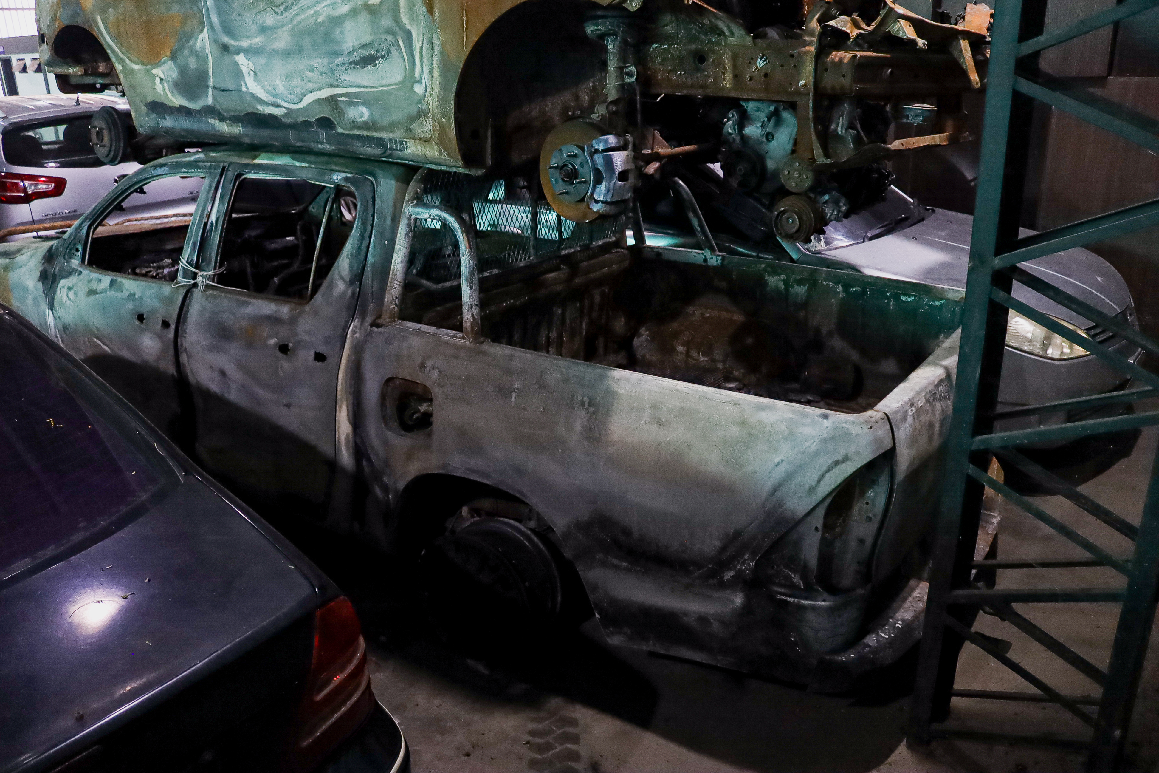 Imagen TOYOTA HILUX (CHATARRA - INCENDIADO) (GRIS)