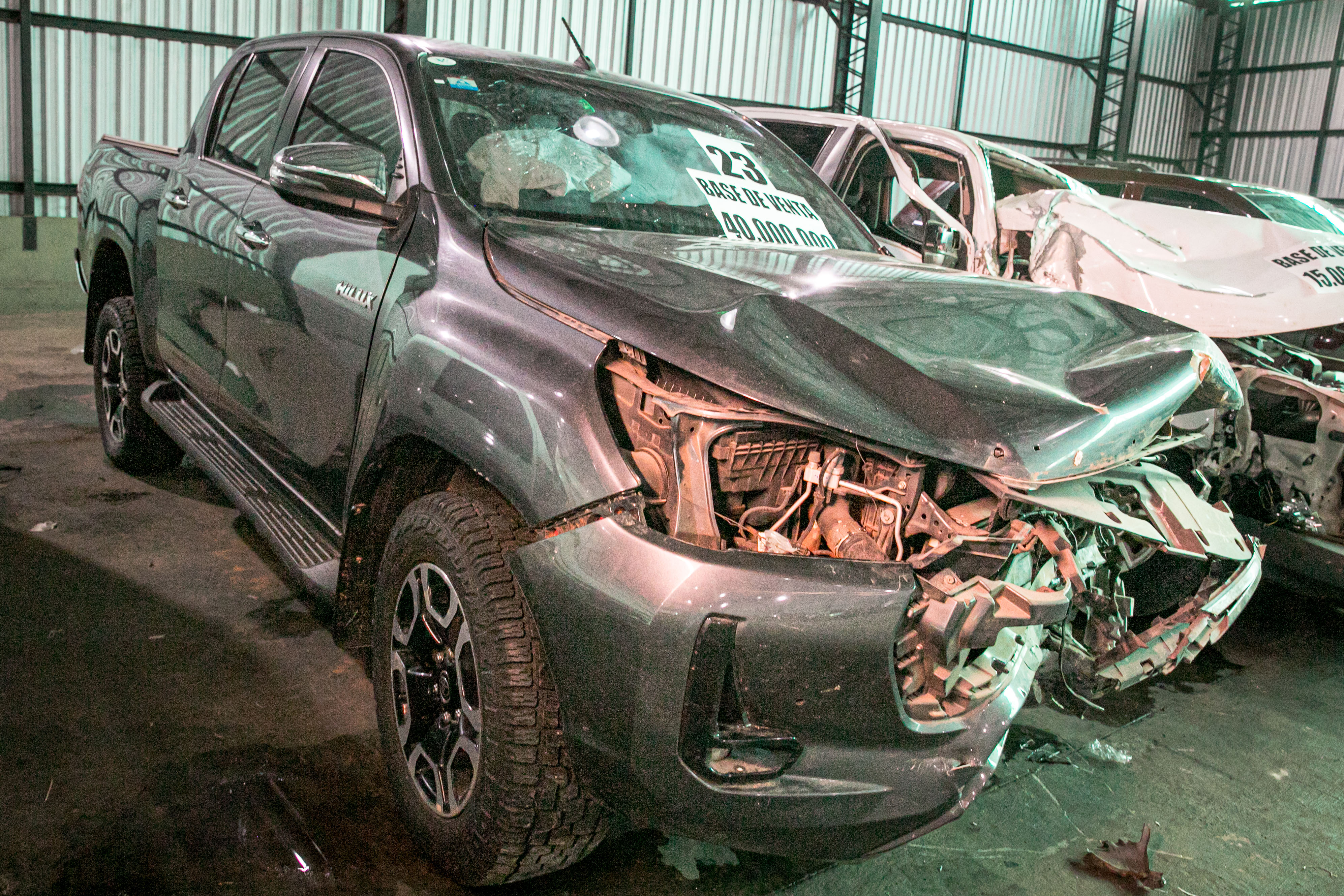 Imagen TOYOTA HILUX (GRIS)