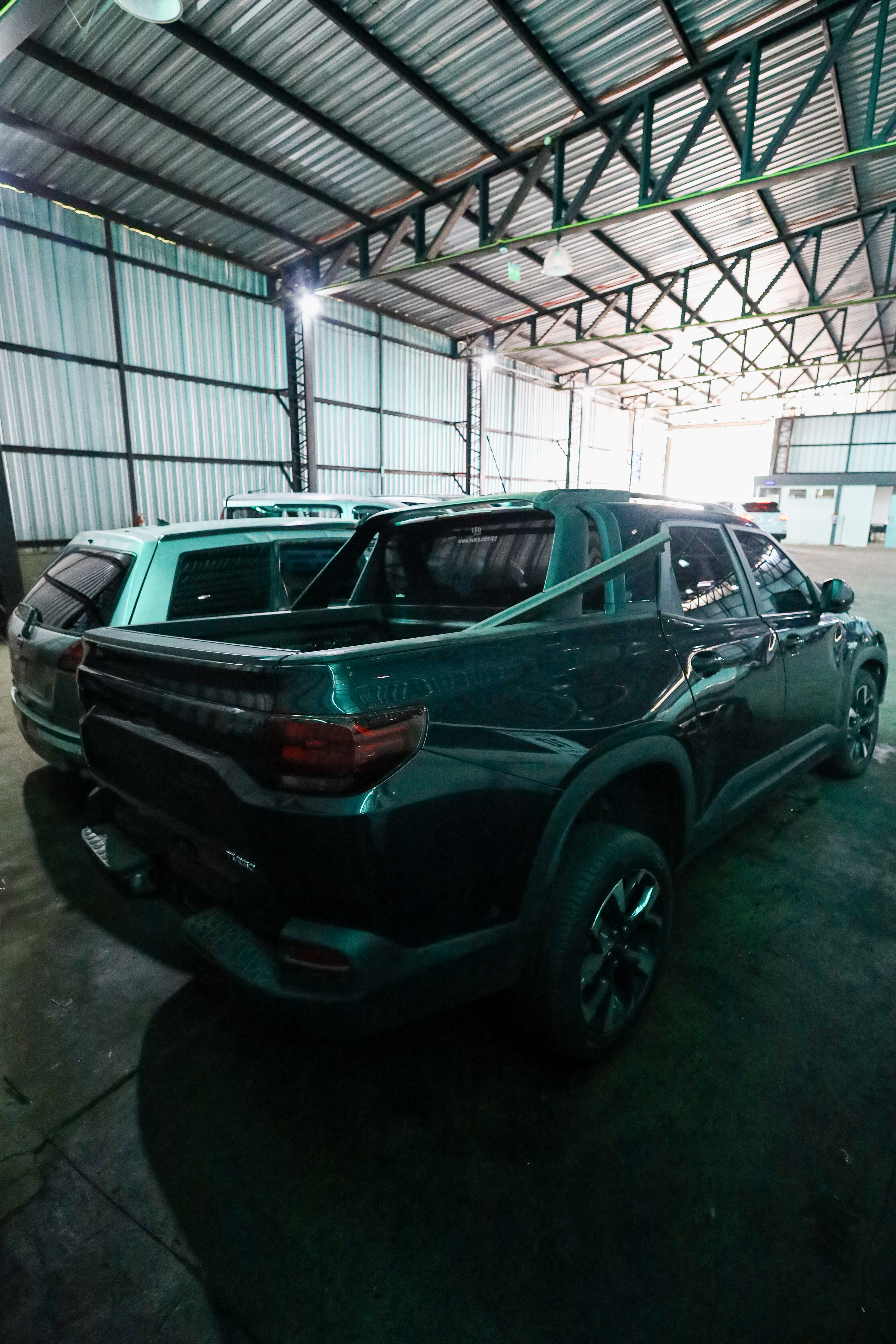 Imagen CHEVROLET MONTANA (GRIS)